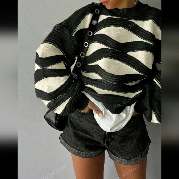 Autumn And Winter New Round Neck Wave Stripe Color Collision Long-Sleeved Knit - Picture 1 of 4